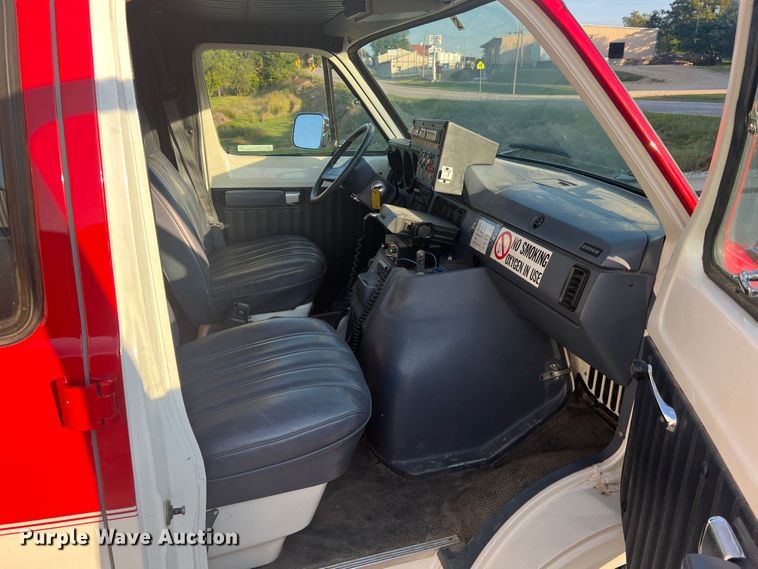 image for item MR9886 1991 Dodge Ram Wagon B350  rescue vehicle