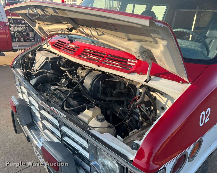 image for item MR9886 1991 Dodge Ram Wagon B350  rescue vehicle