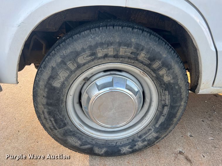 image for item MR9886 1991 Dodge Ram Wagon B350  rescue vehicle