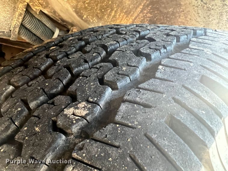 image for item MR9886 1991 Dodge Ram Wagon B350  rescue vehicle