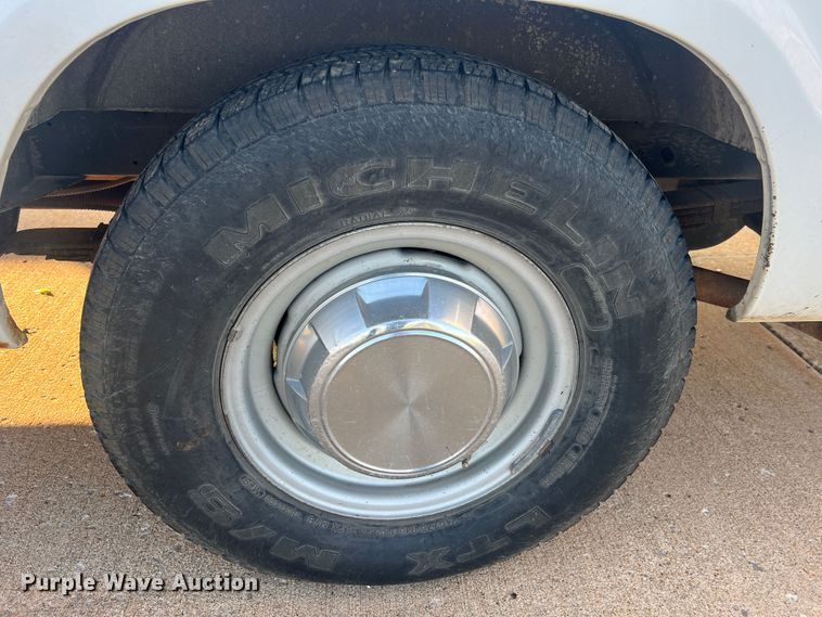 image for item MR9886 1991 Dodge Ram Wagon B350  rescue vehicle