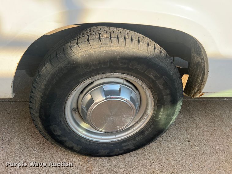 image for item MR9886 1991 Dodge Ram Wagon B350  rescue vehicle