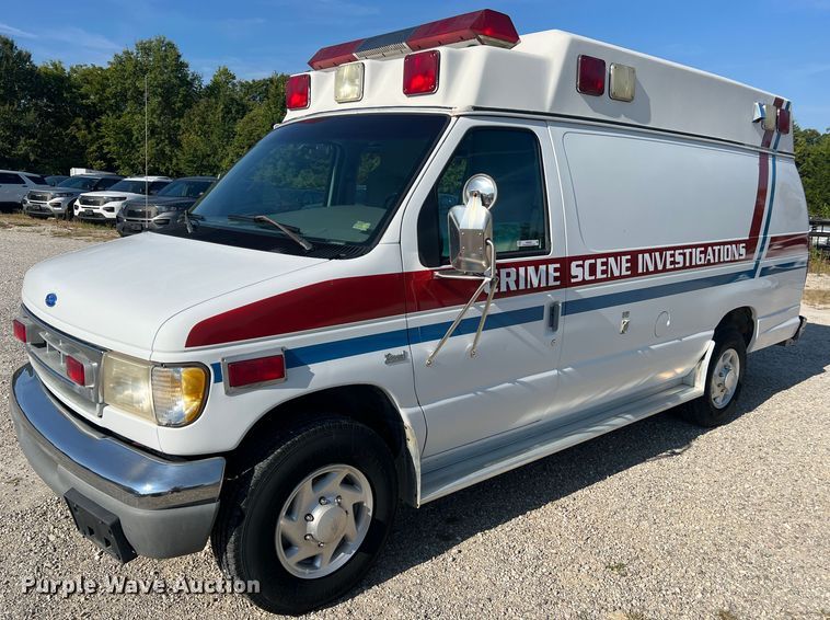 image for item MR9889 1997 Ford E350 Super Duty  ambulance