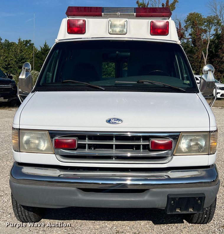 image for item MR9889 1997 Ford E350 Super Duty  ambulance