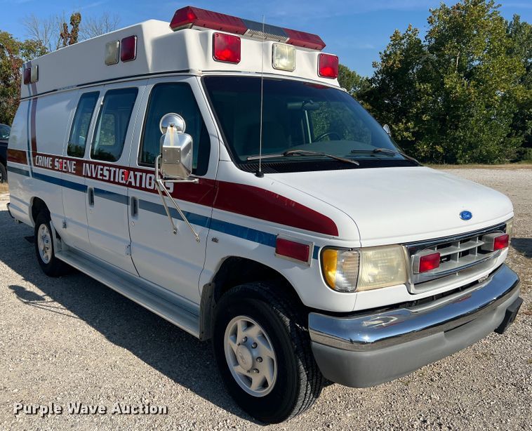 image for item MR9889 1997 Ford E350 Super Duty  ambulance