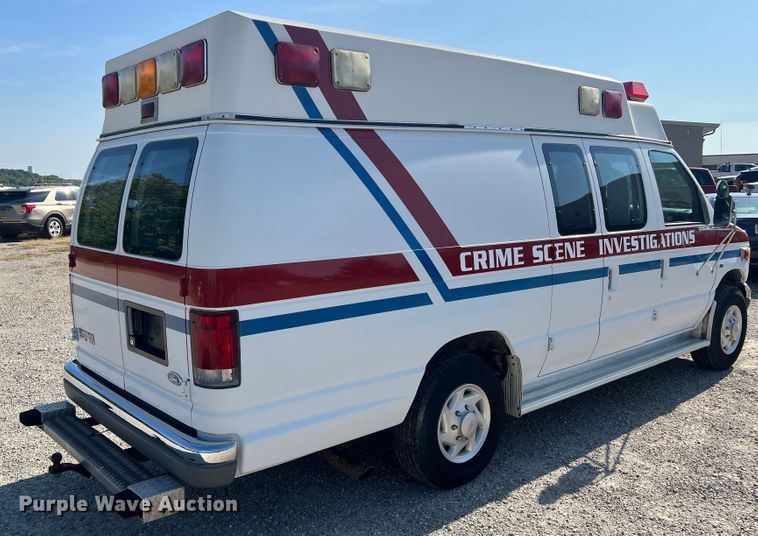 image for item MR9889 1997 Ford E350 Super Duty  ambulance