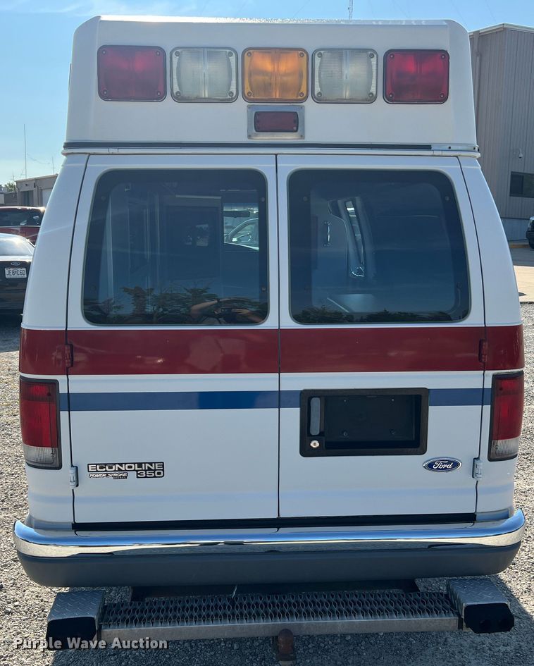 image for item MR9889 1997 Ford E350 Super Duty  ambulance