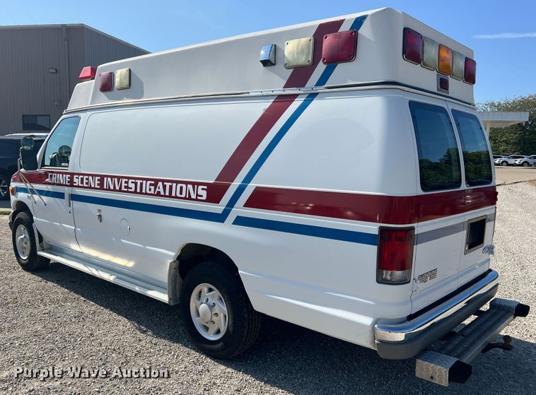 image for item MR9889 1997 Ford E350 Super Duty  ambulance