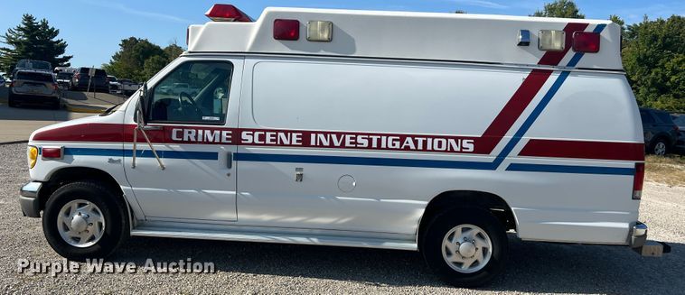 image for item MR9889 1997 Ford E350 Super Duty  ambulance