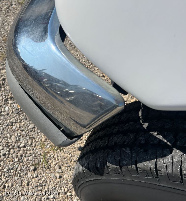 image for item MR9889 1997 Ford E350 Super Duty  ambulance