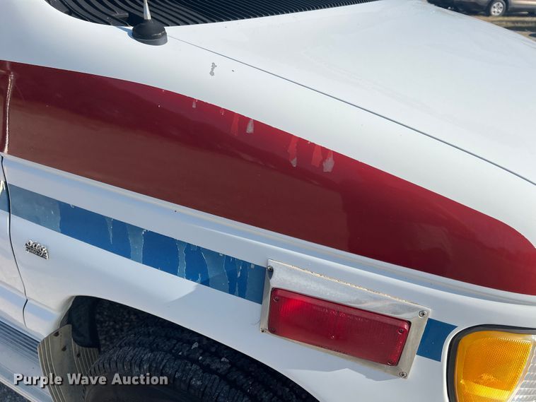 image for item MR9889 1997 Ford E350 Super Duty  ambulance