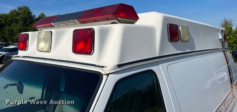 image for item MR9889 1997 Ford E350 Super Duty  ambulance