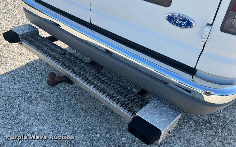 image for item MR9889 1997 Ford E350 Super Duty  ambulance