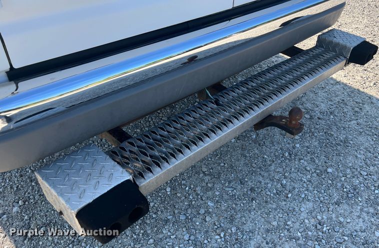 image for item MR9889 1997 Ford E350 Super Duty  ambulance