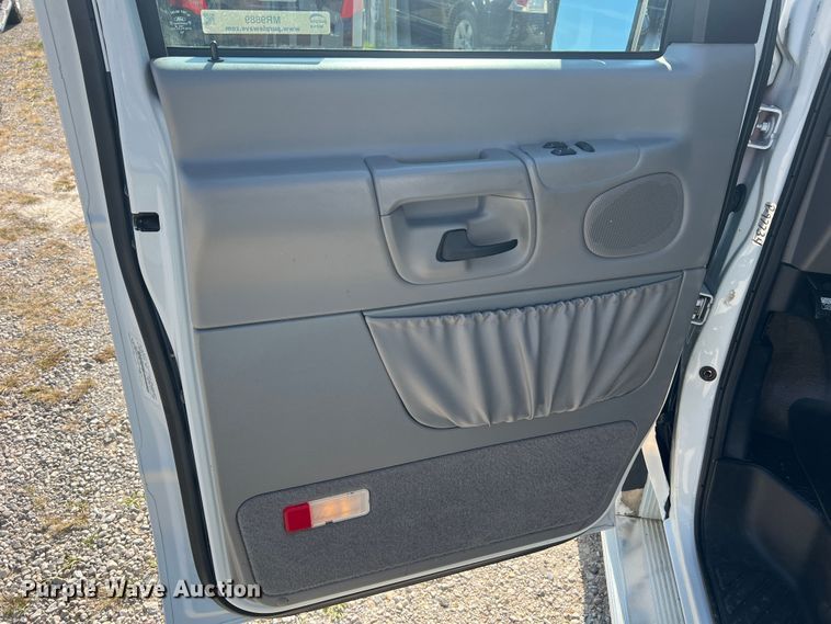 image for item MR9889 1997 Ford E350 Super Duty  ambulance