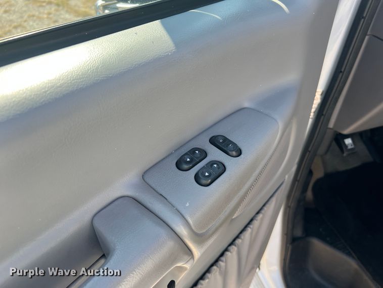 image for item MR9889 1997 Ford E350 Super Duty  ambulance