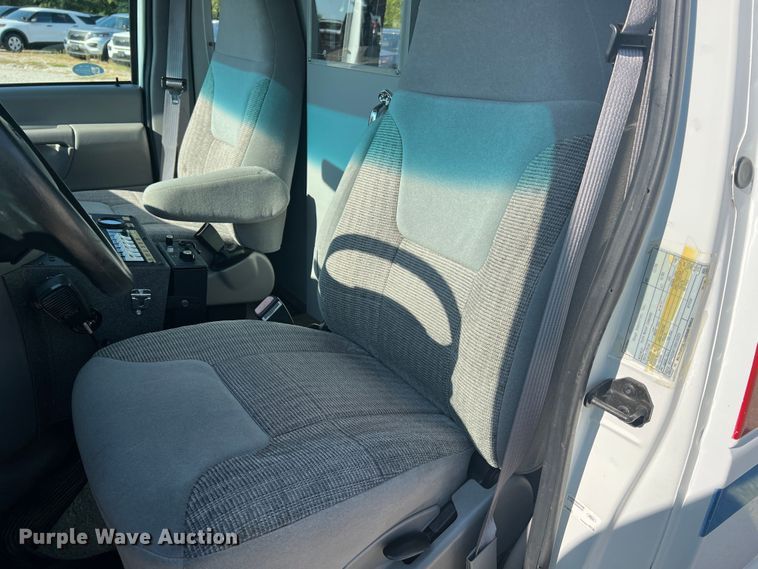 image for item MR9889 1997 Ford E350 Super Duty  ambulance