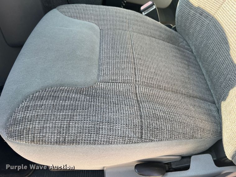 image for item MR9889 1997 Ford E350 Super Duty  ambulance