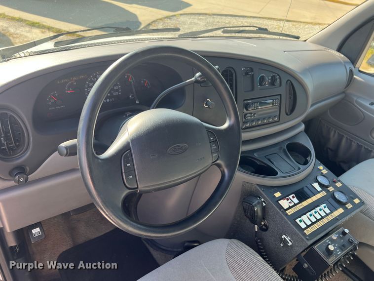 image for item MR9889 1997 Ford E350 Super Duty  ambulance