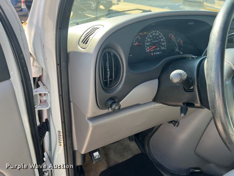 image for item MR9889 1997 Ford E350 Super Duty  ambulance