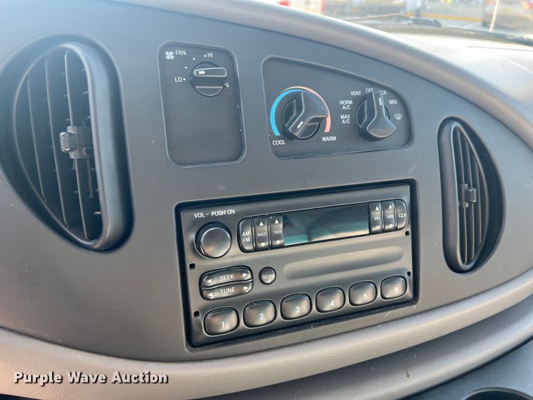 image for item MR9889 1997 Ford E350 Super Duty  ambulance