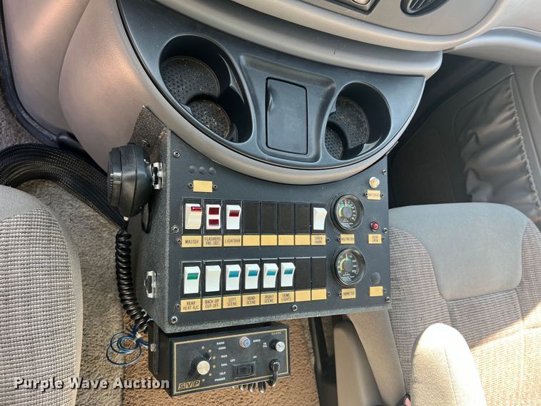 image for item MR9889 1997 Ford E350 Super Duty  ambulance