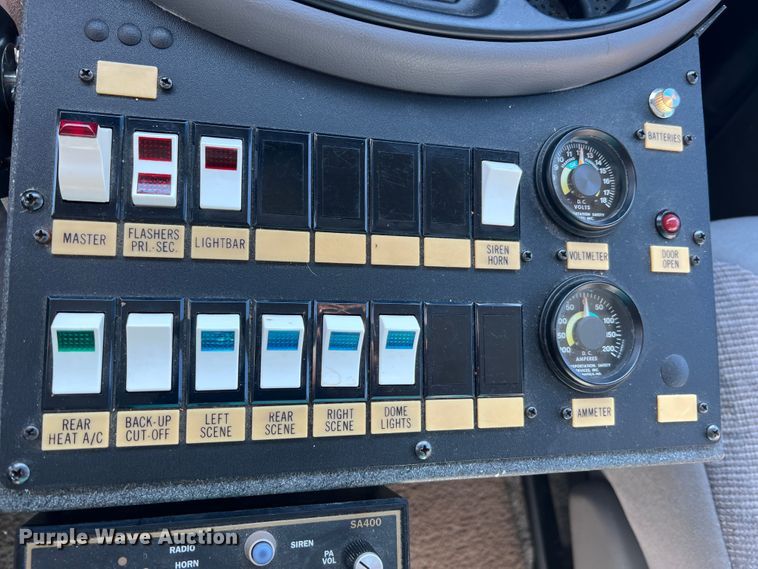 image for item MR9889 1997 Ford E350 Super Duty  ambulance