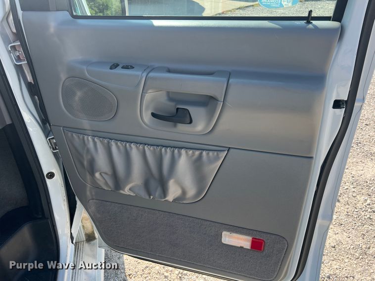 image for item MR9889 1997 Ford E350 Super Duty  ambulance