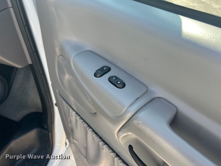 image for item MR9889 1997 Ford E350 Super Duty  ambulance