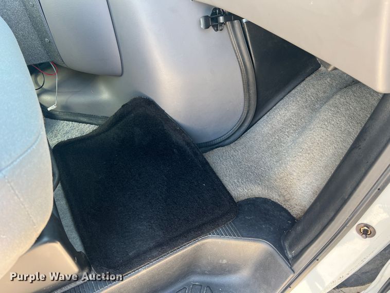 image for item MR9889 1997 Ford E350 Super Duty  ambulance