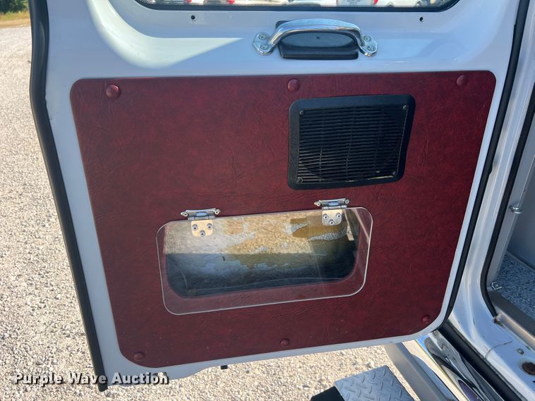 image for item MR9889 1997 Ford E350 Super Duty  ambulance