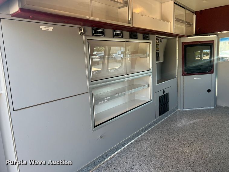 image for item MR9889 1997 Ford E350 Super Duty  ambulance