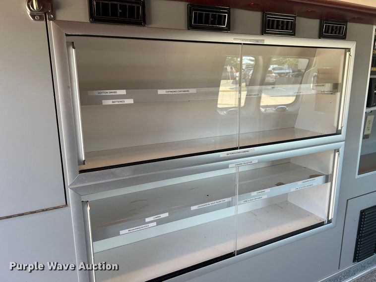 image for item MR9889 1997 Ford E350 Super Duty  ambulance