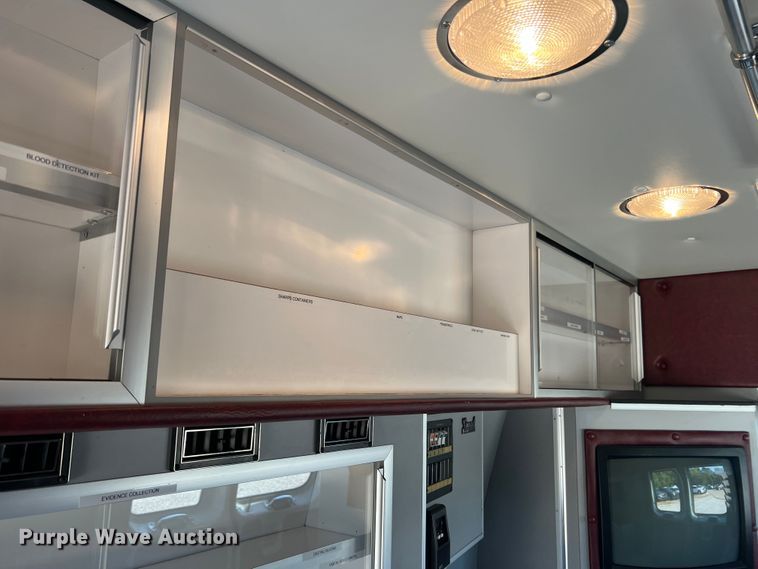 image for item MR9889 1997 Ford E350 Super Duty  ambulance