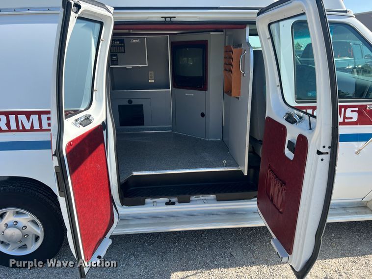 image for item MR9889 1997 Ford E350 Super Duty  ambulance