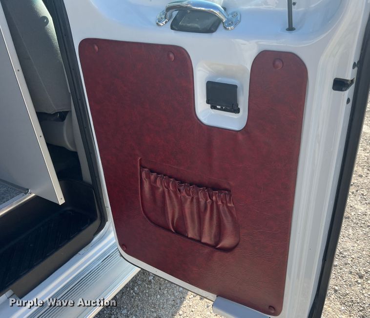 image for item MR9889 1997 Ford E350 Super Duty  ambulance