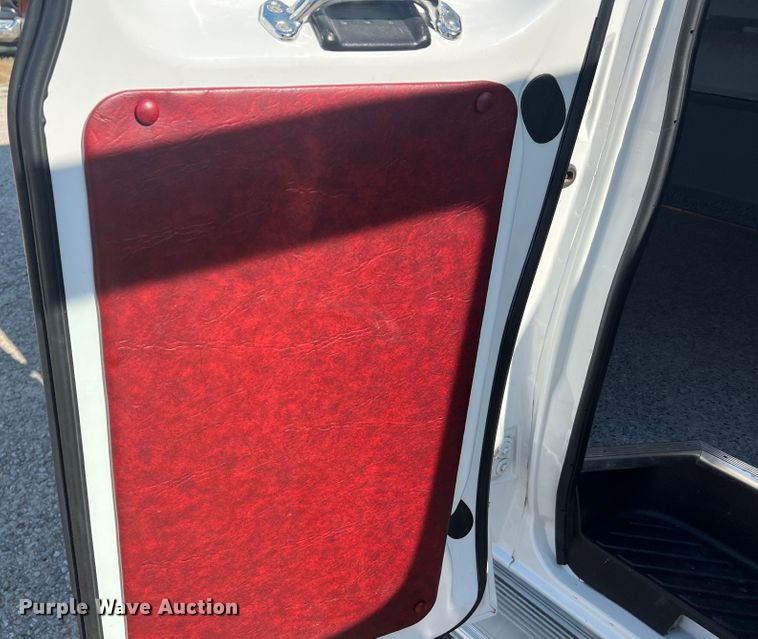 image for item MR9889 1997 Ford E350 Super Duty  ambulance