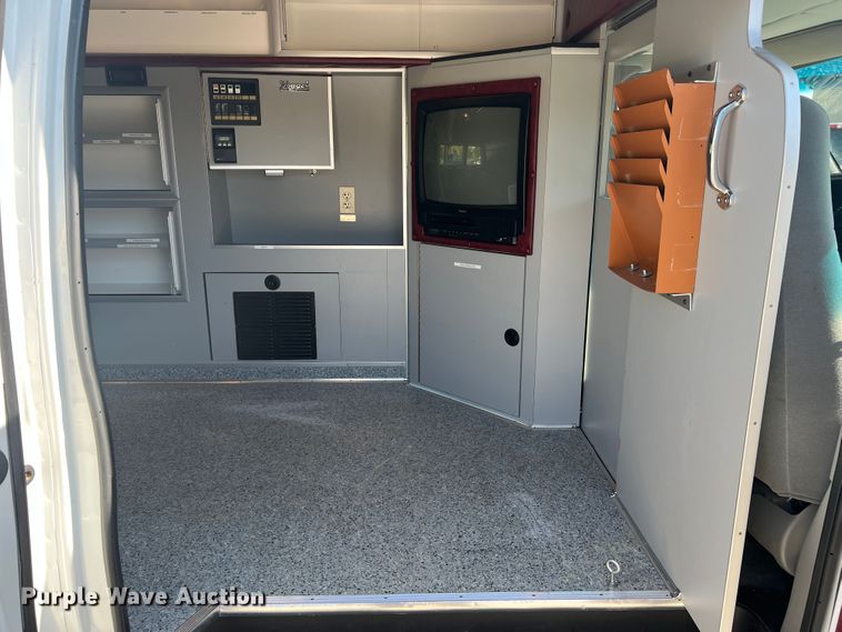 image for item MR9889 1997 Ford E350 Super Duty  ambulance