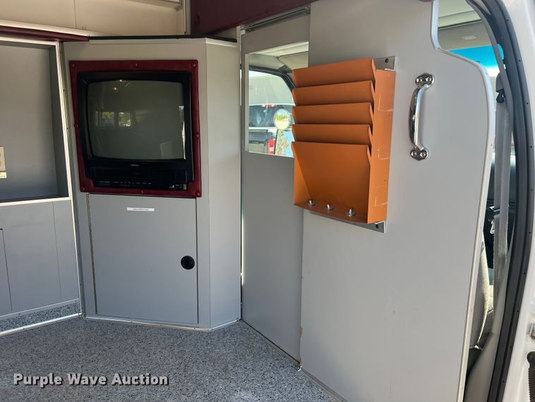 image for item MR9889 1997 Ford E350 Super Duty  ambulance