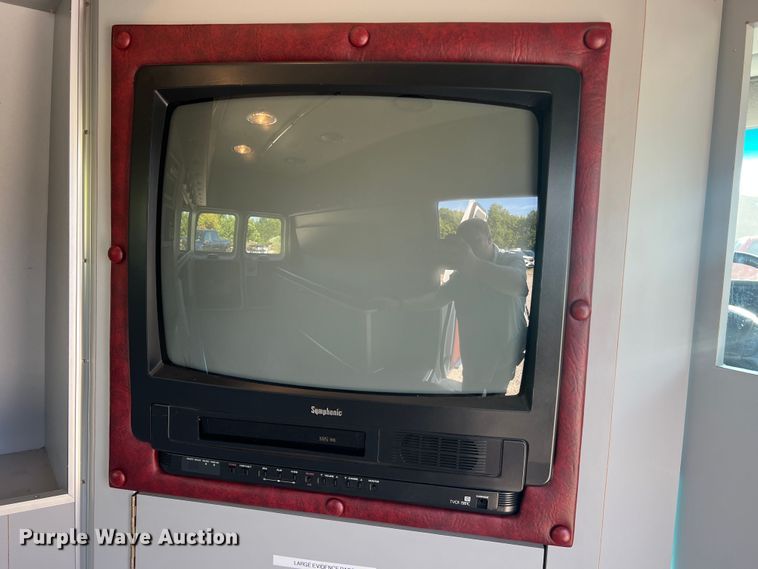 image for item MR9889 1997 Ford E350 Super Duty  ambulance