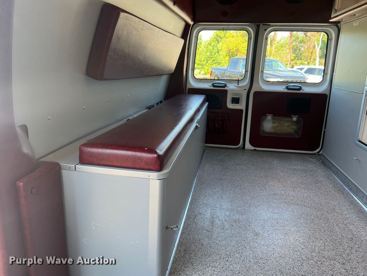 image for item MR9889 1997 Ford E350 Super Duty  ambulance