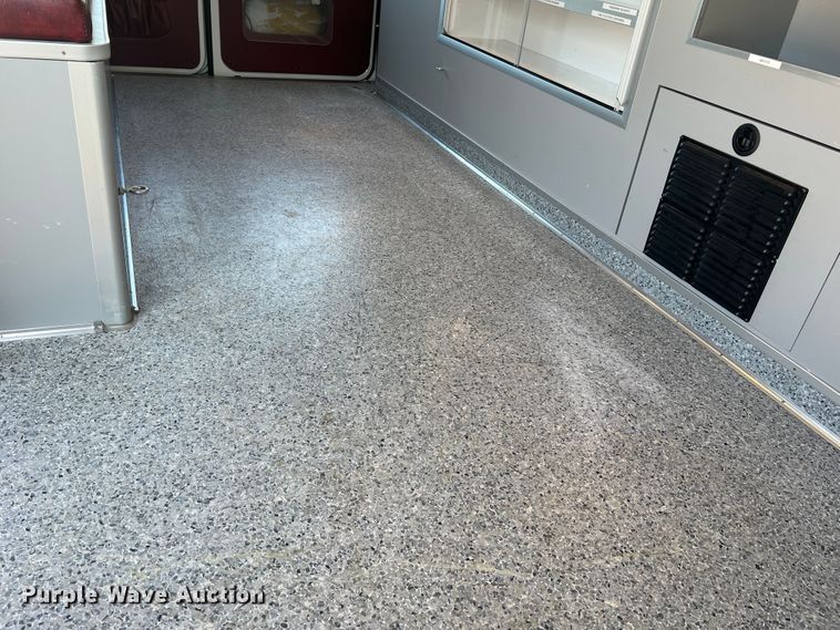 image for item MR9889 1997 Ford E350 Super Duty  ambulance