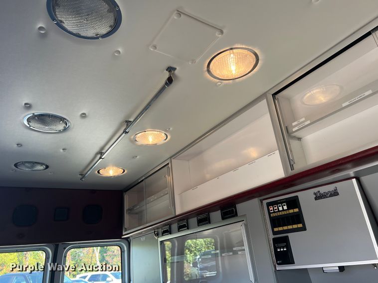 image for item MR9889 1997 Ford E350 Super Duty  ambulance