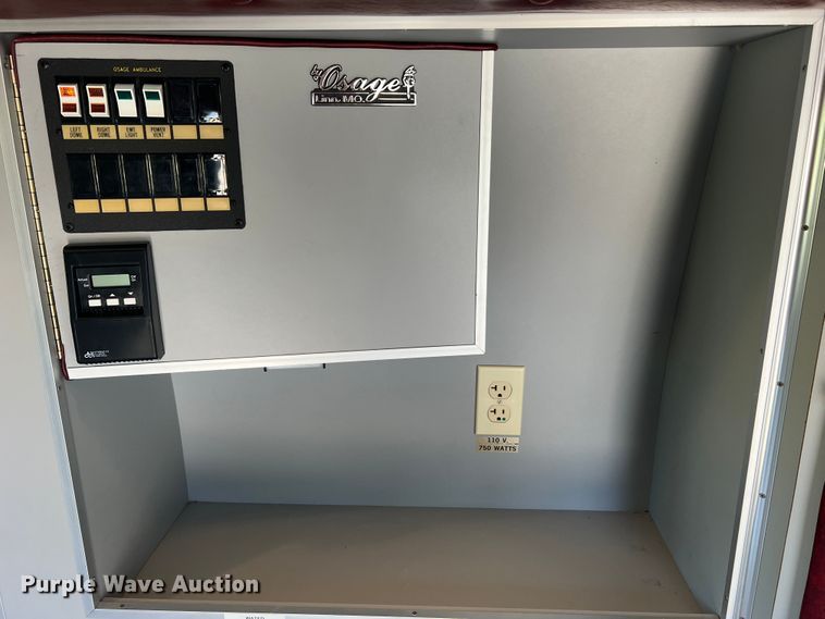 image for item MR9889 1997 Ford E350 Super Duty  ambulance