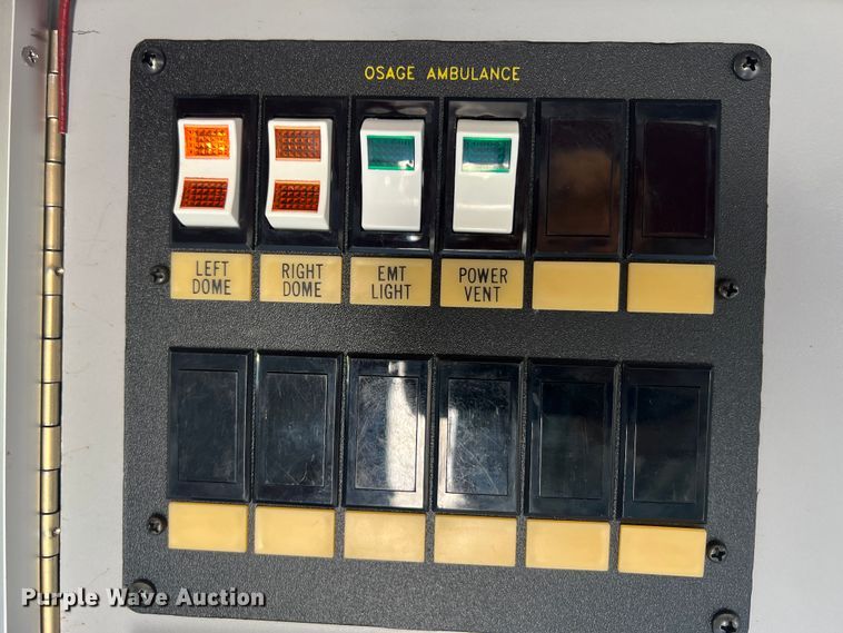 image for item MR9889 1997 Ford E350 Super Duty  ambulance