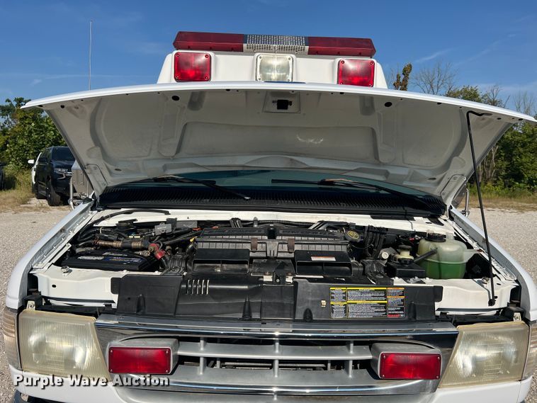 image for item MR9889 1997 Ford E350 Super Duty  ambulance