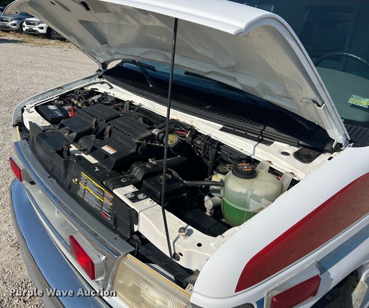 image for item MR9889 1997 Ford E350 Super Duty  ambulance