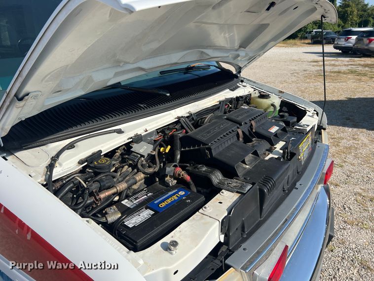 image for item MR9889 1997 Ford E350 Super Duty  ambulance