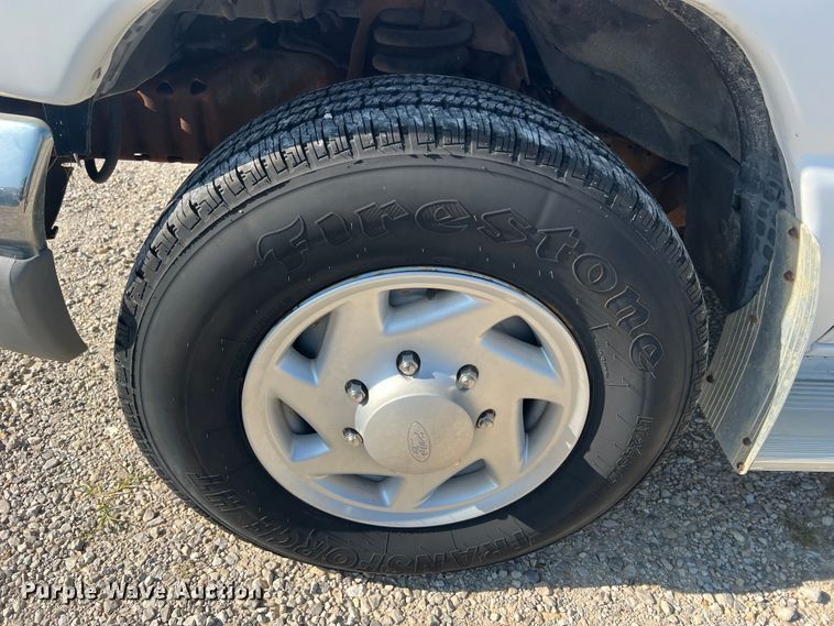 image for item MR9889 1997 Ford E350 Super Duty  ambulance