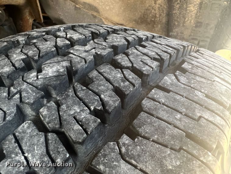 image for item MR9889 1997 Ford E350 Super Duty  ambulance